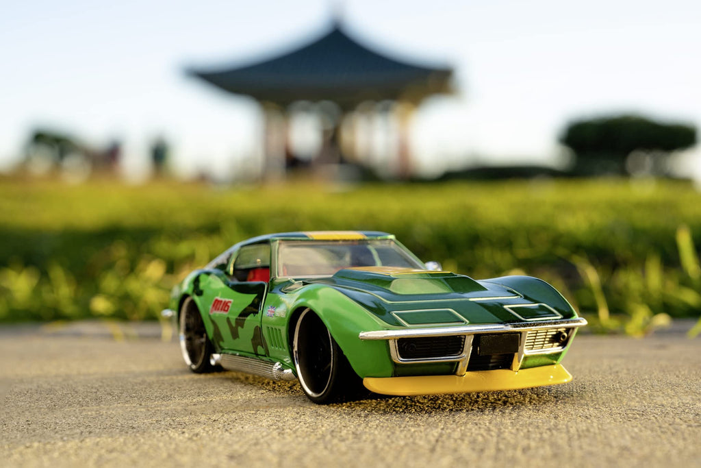Jada Street Fighter 1:24 1969 Chevrolet Corvette Stingray ZL1 & 2.75" Cammy Figure, Toys for Kids and Adults