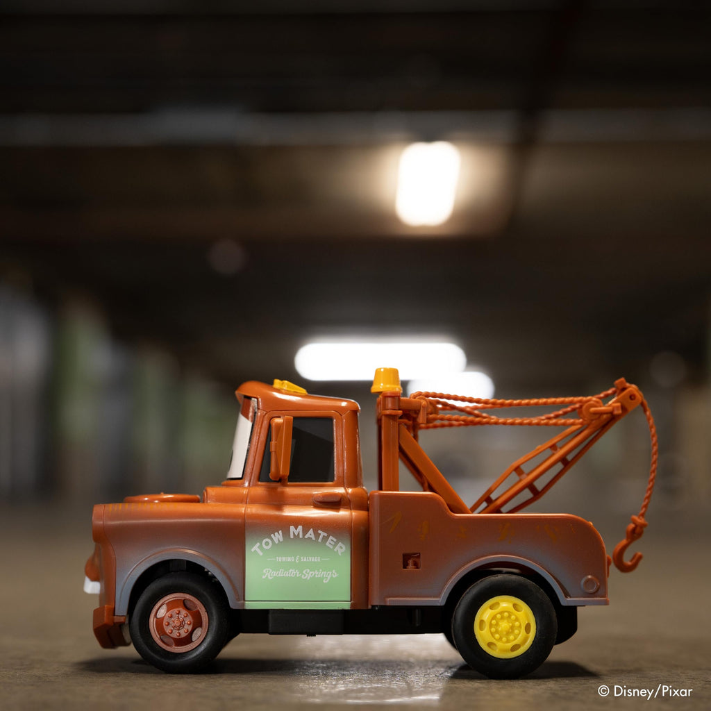 Jada Toys Disney Pixar Cars Turbo Racer Tow Mater – 1:24 Scale RC Vehicle – Turbo Boost, USB Rechargeable, 2.4GHz – Remote Control Toy for Kids Ages 6+ – Rust Finish