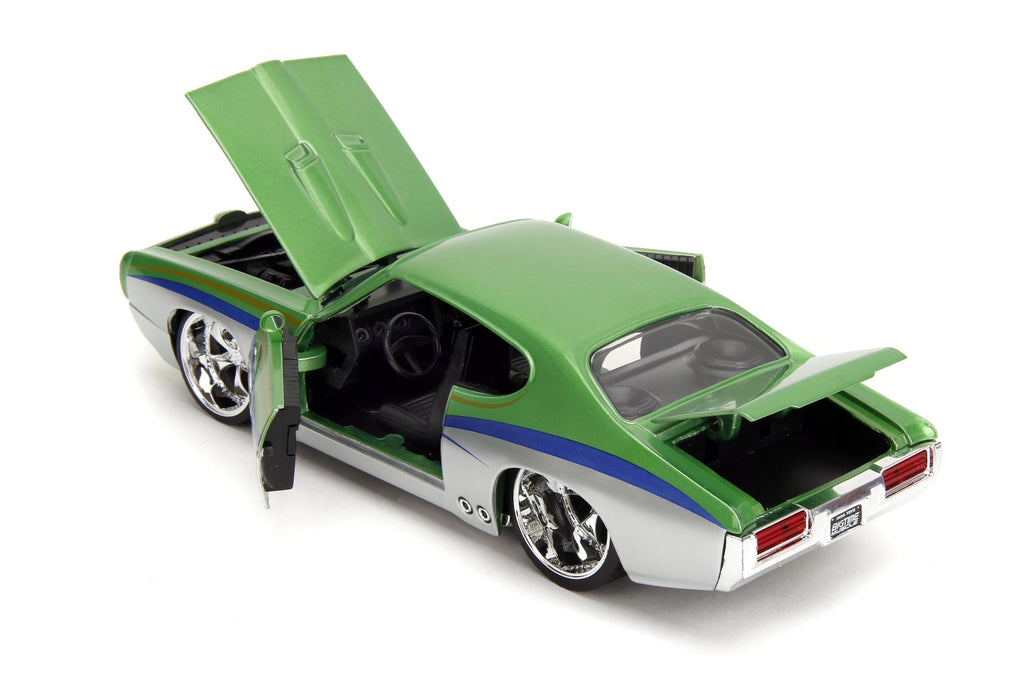 Jada Toys Bigtime Muscle 1:24 1969 Pontiac GTO Die-cast Car – Opening Doors, Hood, Trunk, Rubber Tires(Candy Silver/Green)