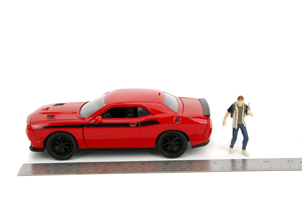 The Walking Dead 1:24 2015 Dodge Challenger Die-Cast Car & 2.75" Glen Figure, Toys for Teens & Adults