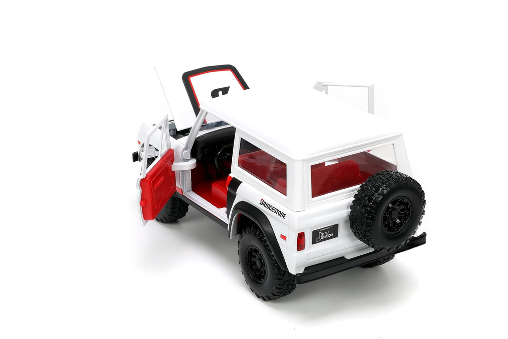 Just Trucks 1:24 1973 Ford Bronco Bridgestone Die-Cast Truck & Tire Rack, Toys for Kids and Adults(White/Red)