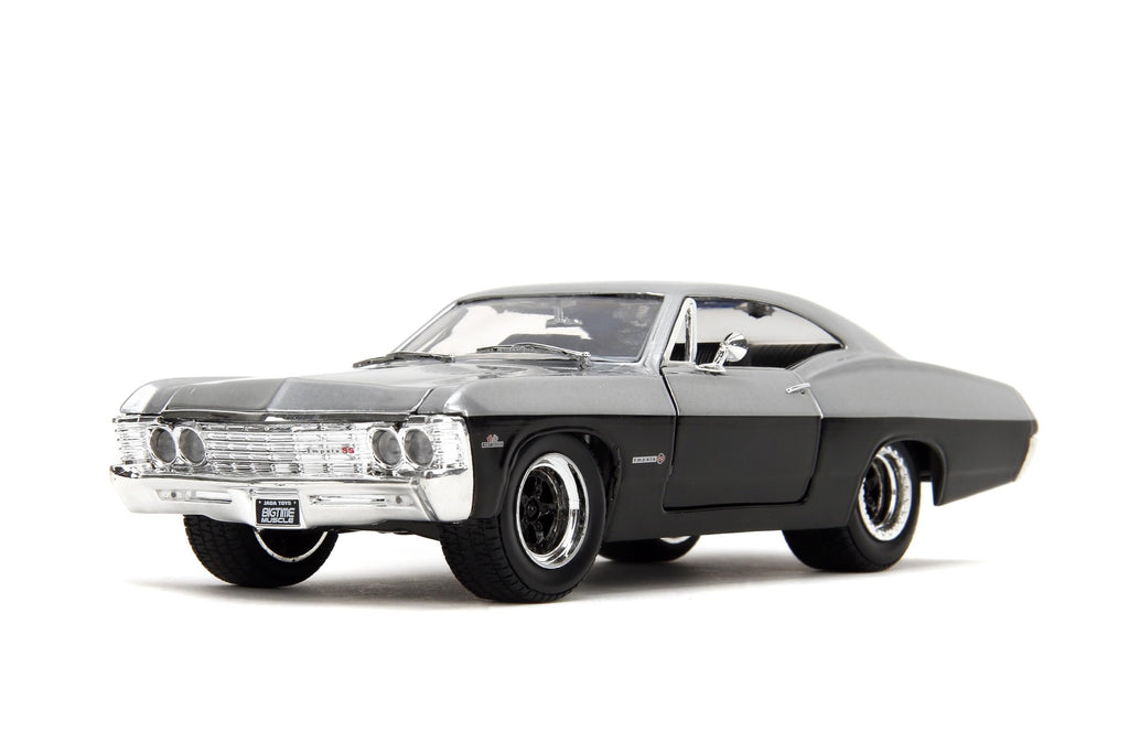 Jada Toys Bigtime Muscle 1:24 1967 Chevrolet Impala SS – Opening Doors, Hood, Trunk, Rubber Tires(Candy Silver/Black)