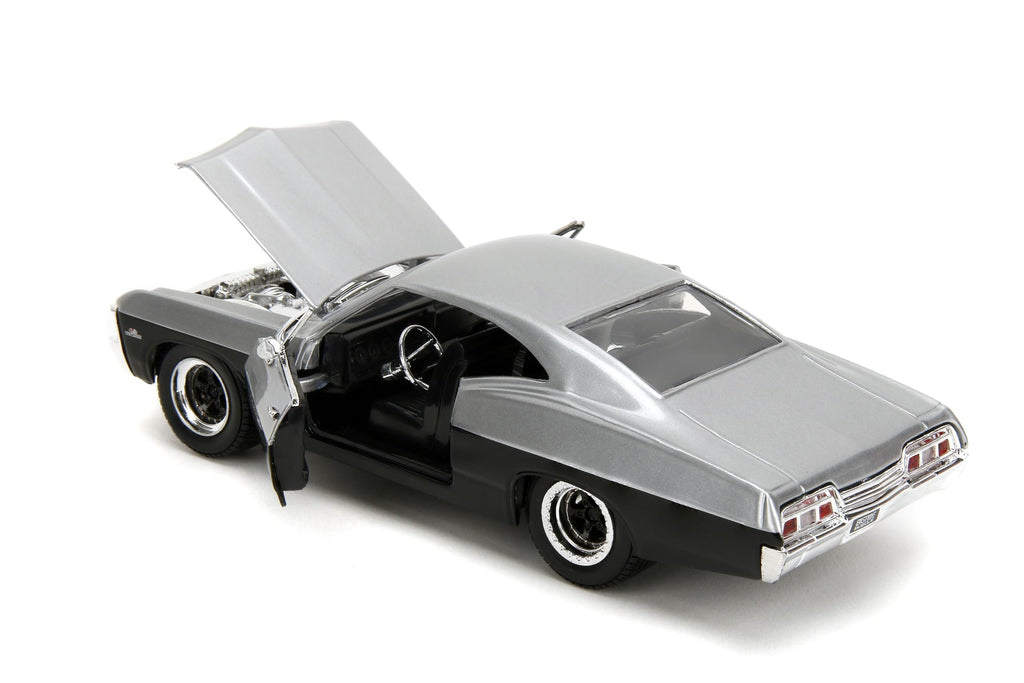 Jada Toys Bigtime Muscle 1:24 1967 Chevrolet Impala SS – Opening Doors, Hood, Trunk, Rubber Tires(Candy Silver/Black)