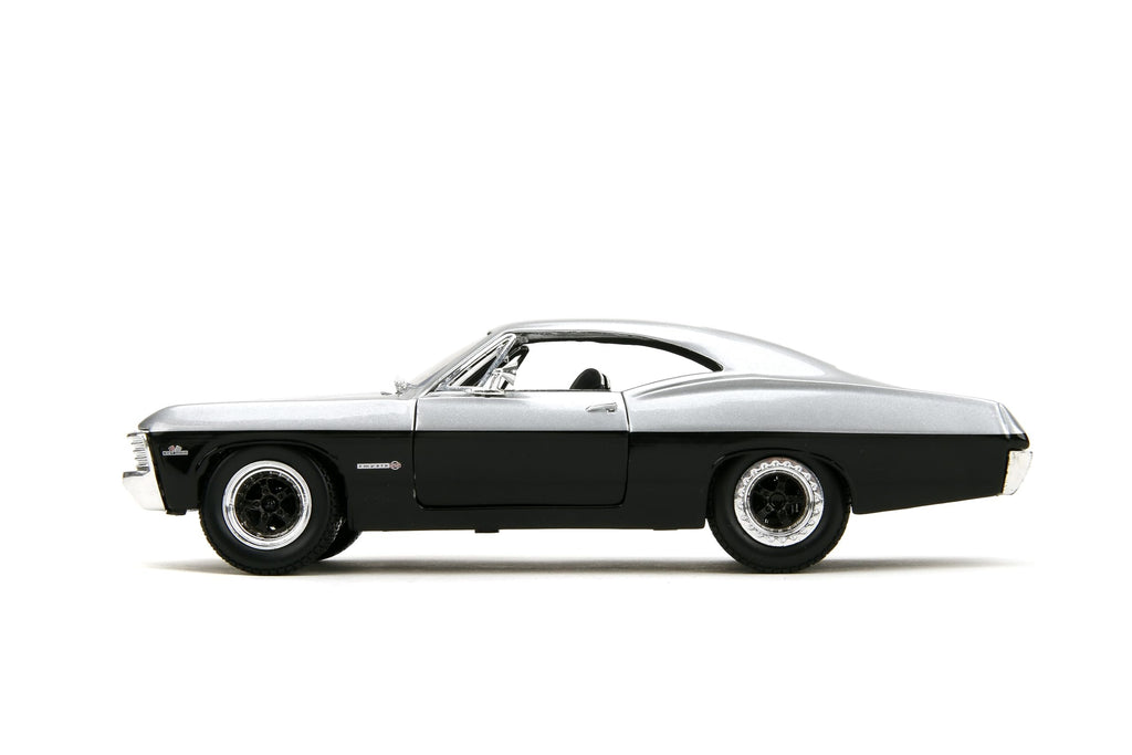 Jada Toys Bigtime Muscle 1:24 1967 Chevrolet Impala SS – Opening Doors, Hood, Trunk, Rubber Tires(Candy Silver/Black)