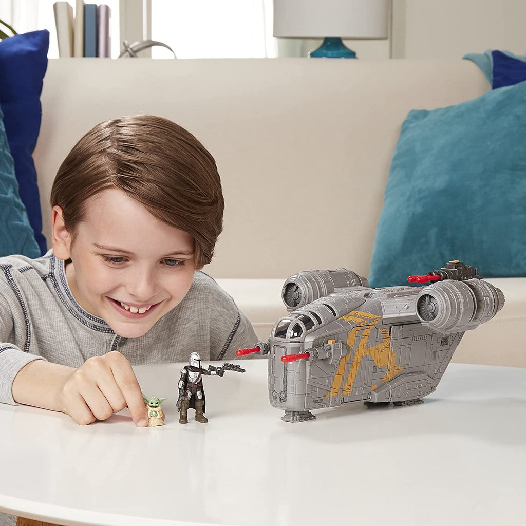 Star Wars Mission Fleet The Mandalorian The Child Razor Crest Outer Rim Run Deluxe Vehicle with 2.5-Inch-Scale Figure, for Kids Ages 4 and Up