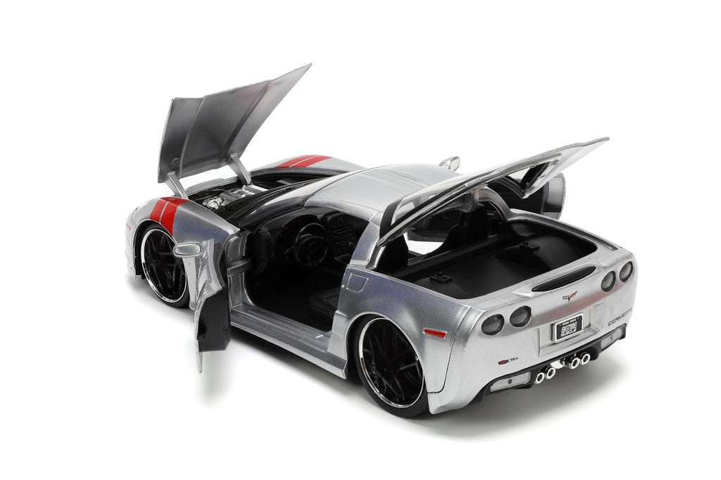 Jada Toys Bigtime Muscle 1:24 2006 Chevy Corvette Z06 Die-cast Car – Opening Doors, Hood, Trunk, Rubber Tires(Candy Silver)