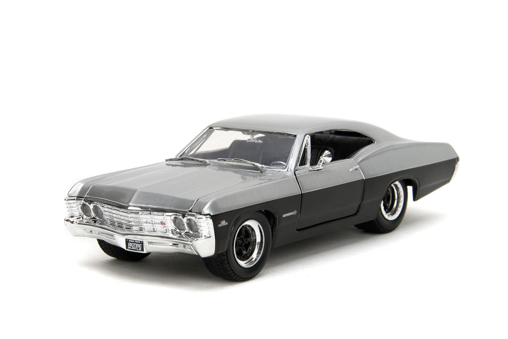Jada Toys Bigtime Muscle 1:24 1967 Chevrolet Impala SS – Opening Doors, Hood, Trunk, Rubber Tires(Candy Silver/Black)