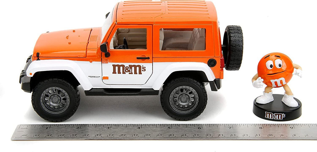 M&M's 1:24 2007 Jeep Wrangler Die-cast Car & 2.75" Orange Figure, Toys for Kids and Adults