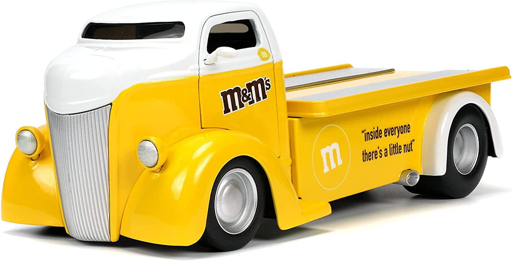 M&M's 1:24 1947 Ford COE Flatbed Die-cast Car & 2.75" Yellow Figure, Toys for Kids and Adults