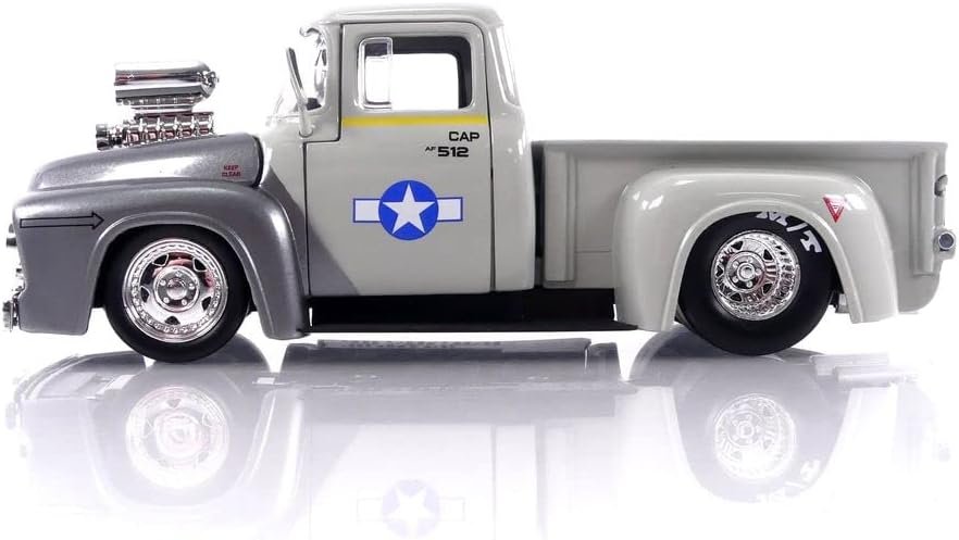 Street Fighter 1:24 1956 Ford F-100 Die-Cast Car & 2.75" Guile Figure, Toys for Kids and Adults