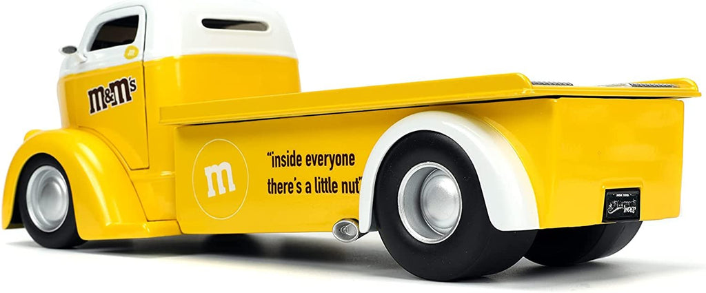M&M's 1:24 1947 Ford COE Flatbed Die-cast Car & 2.75" Yellow Figure, Toys for Kids and Adults