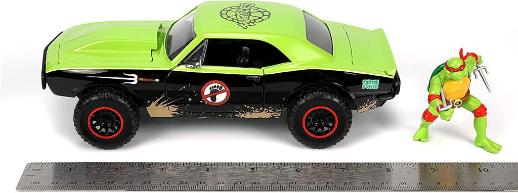 Teenage Mutant Ninja Turtles 1:24 1967 Chevy Camaro Die-cast Car & 2.75" Raphael Figure, Toys for Kids and Adults