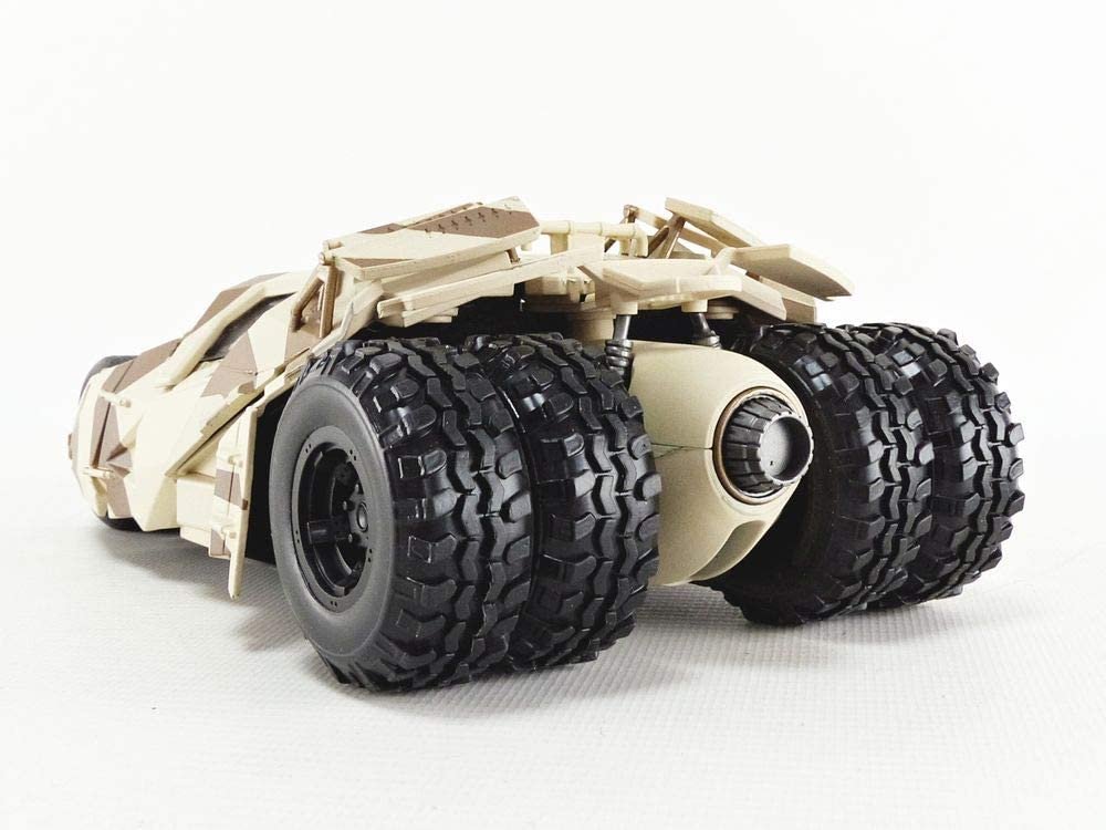 Jada Toys 1: 24 Scale The Dark Knight Batmobile Die-cast Vehicle with Batman Figure, Multicolor