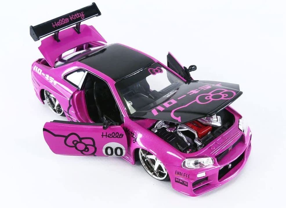Jada Toys Sanrio 1:24 1986 Toyota Trueno (AE86) Die-cast Car & Aggretsuko️ Figure, Toys for Kids and Adults (33725)