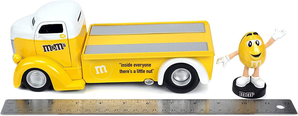 M&M's 1:24 1947 Ford COE Flatbed Die-cast Car & 2.75" Yellow Figure, Toys for Kids and Adults