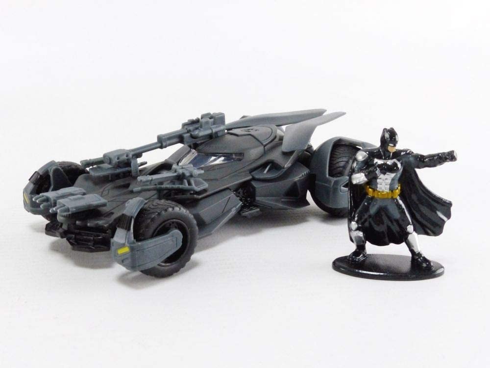 Jada Toys DC Comics Justice League Batman & Batmobile 1:32 Die - Cast Vehicle with Figure