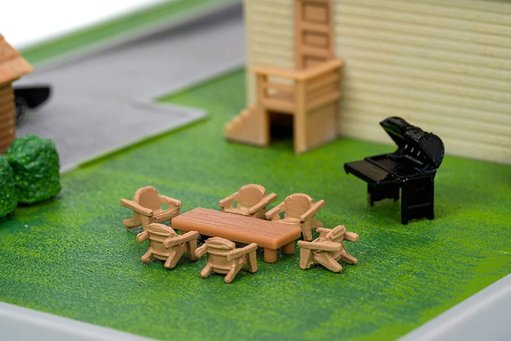 Jada Toys Fast & Furious Nano Hollywood Rides Dom Toretto's House Display Diorama with Two 1.65" Die-cast Cars, Toys for Kids and Adults (33668)