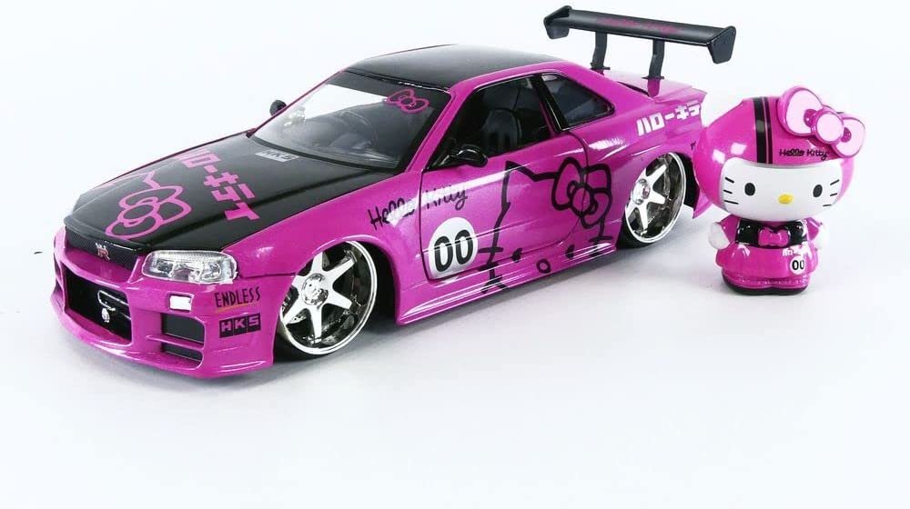 Jada Toys Sanrio 1:24 1986 Toyota Trueno (AE86) Die-cast Car & Aggretsuko️ Figure, Toys for Kids and Adults (33725)